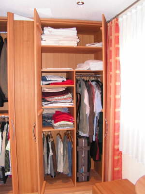 Kleiderschrank in Buche