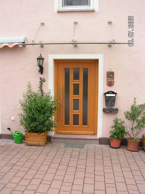 Haustr in Eiche mit Vordach